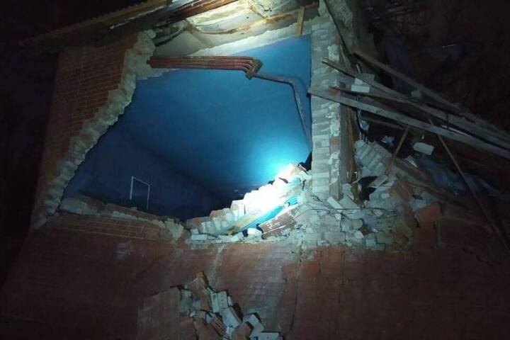 Оползень в «новом Саратове». Из-под завалов обрушившегося частного дома спасатели извлекли пострадавшего пенсионера