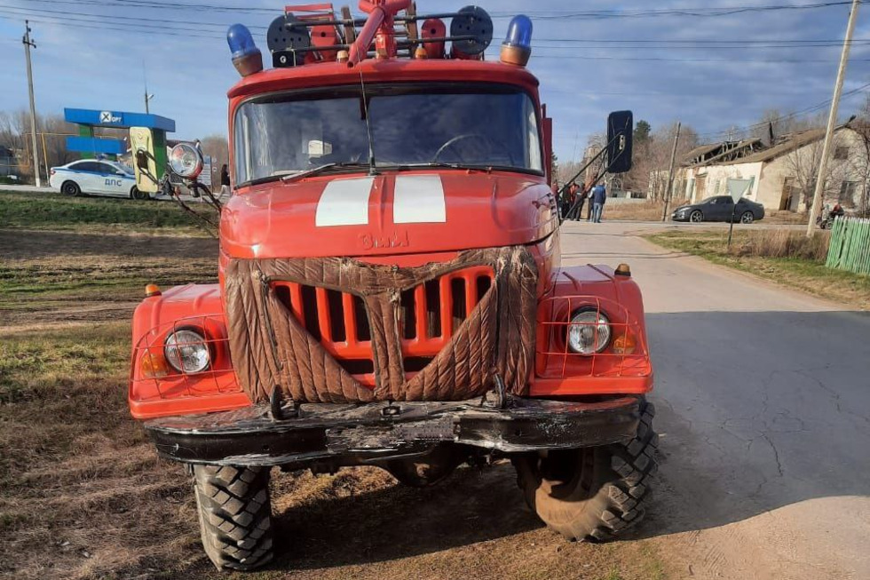 В Саратовской области пожарная машина столкнулась с легковушкой: в аварии пострадали пять детей
