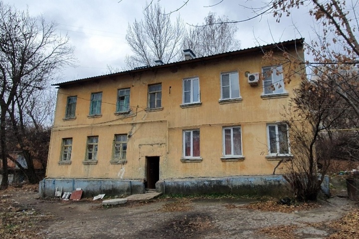 В Саратове в 2024 году обещают расселить 44 аварийных дома, в Балаково — 59: названы адреса