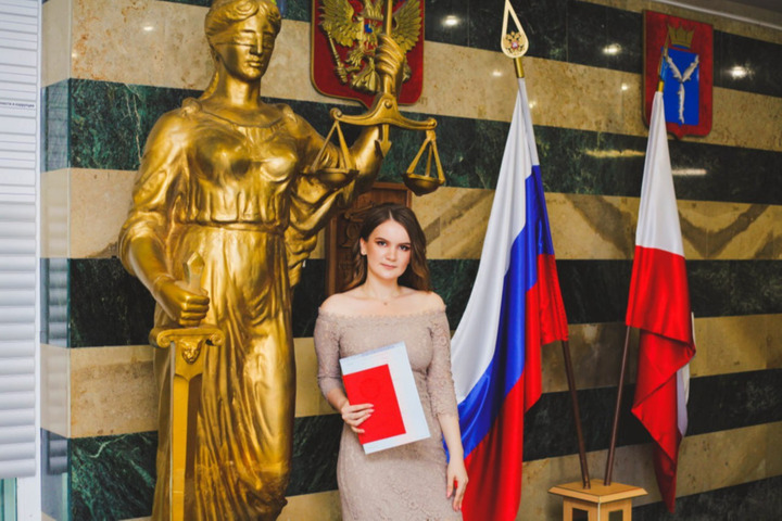 Первые сто баллов по ЕГЭ в Саратовской области в этом году получила выпускница 2014 года 