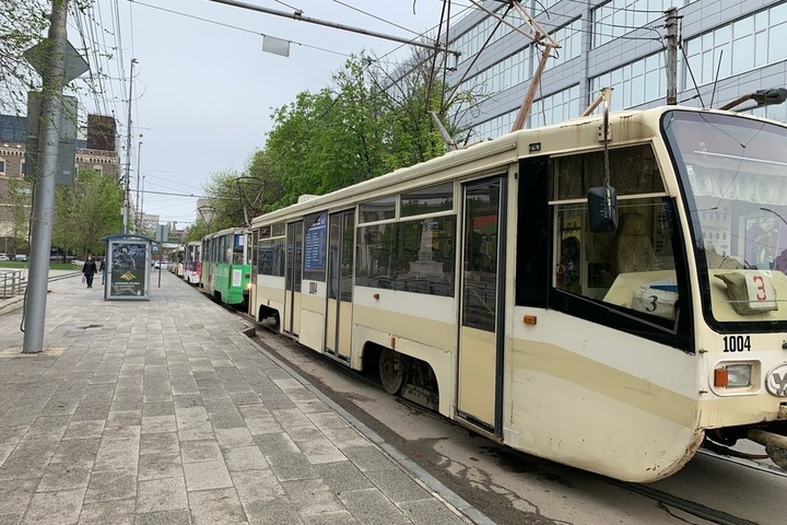 Утреннее ДТП в центре Саратова парализовало работу трамваев четырех популярных маршрутов