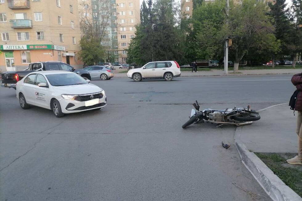 В столкновении иномарки и мотоцикла в областном центре пострадал подросток
