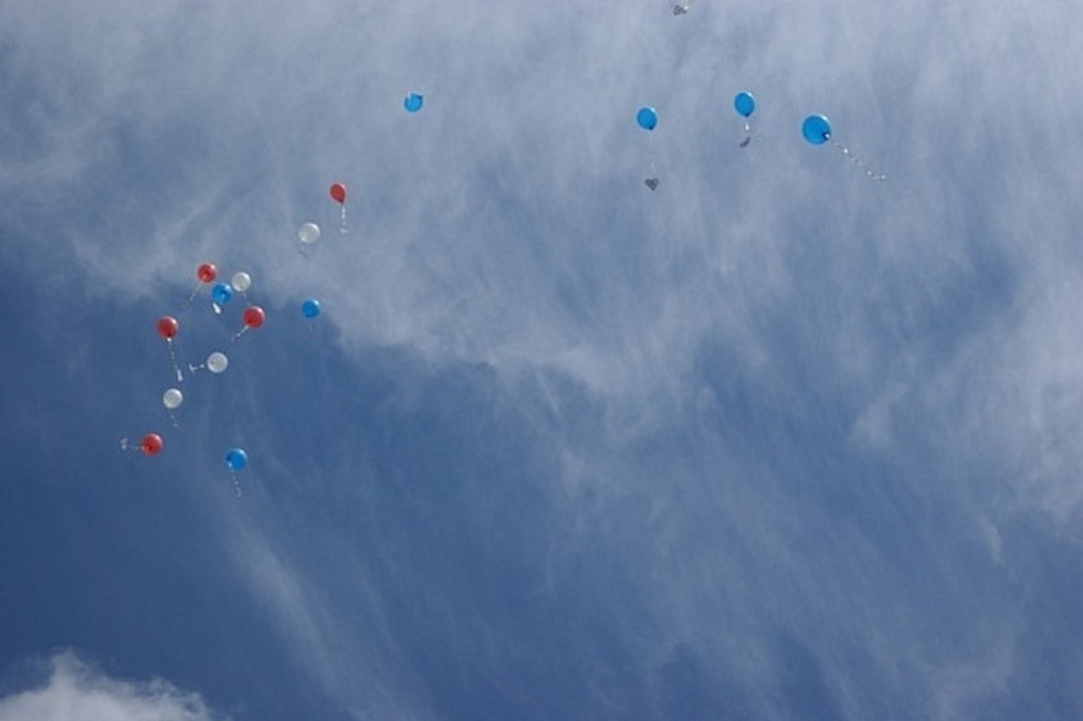Волонтеры просят отказаться от запуска воздушных шаров на «Последних звонках» и выпускных в школах