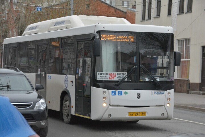 Планы правительства на автобусные перевозки: 35 саратовских маршрутов переводят на регулируемый тариф, 7 отменяют