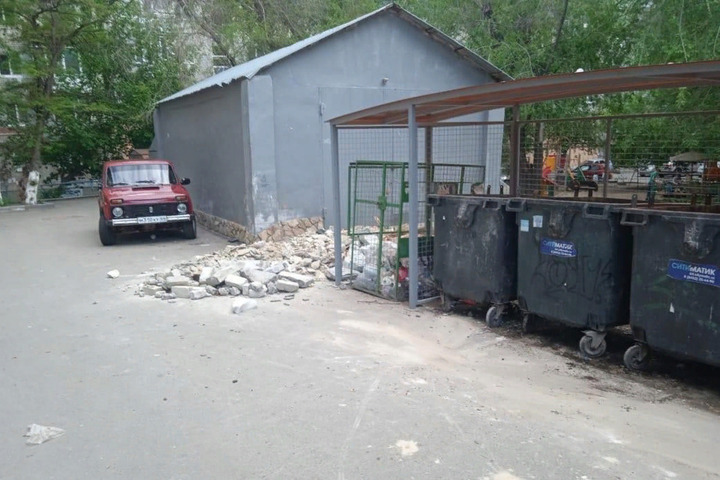 Регоператор: сброс строительных отходов в контейнеры для ТКО запрещен