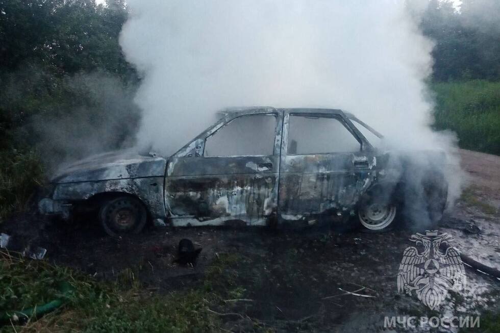 «Хозяйка автомобиля услышала хлопок»: в региональном управлении МЧС рассказали о происшествии в Балашове