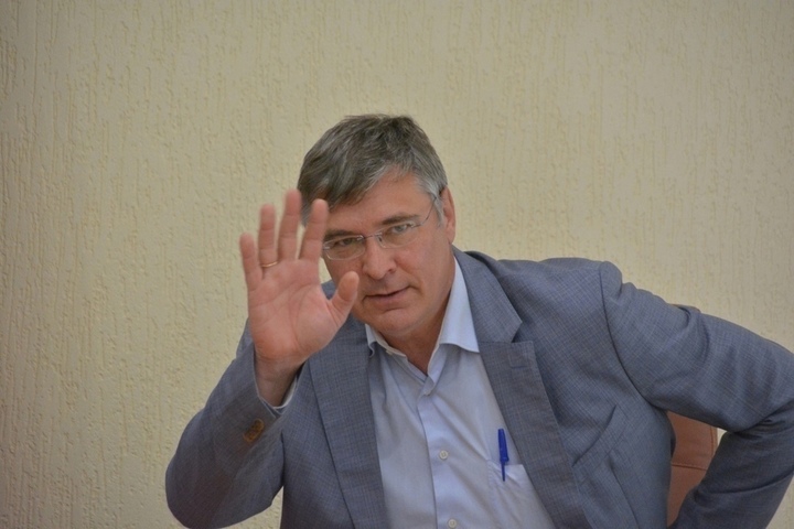 Саратовский депутат предложил отказаться от вывесок на языке «самых жестоких и брутальных колонизаторов в истории»