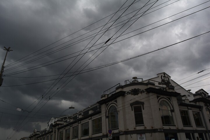 Гроза, дождь и сильный ветер: саратовцев предупреждают о непогоде