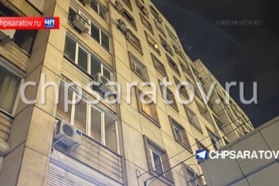 В центре Саратова с шестого этажа упал мужчина