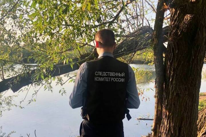 В Пугачевском районе двое мужчин выпили и пошли купаться. Один из них утонул