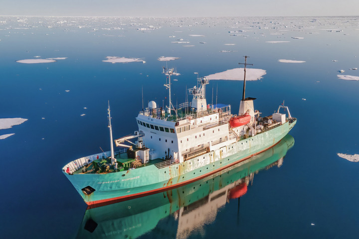 Шторм и редкие природные явления: саратовский учёный три недели провёл в Арктике 