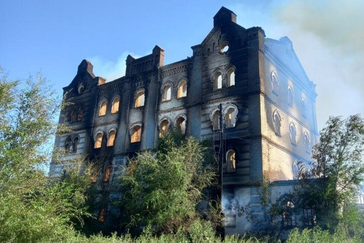 В районном центре сгорела старинная мельница, которую недавно купили для восстановления: позиция чиновников