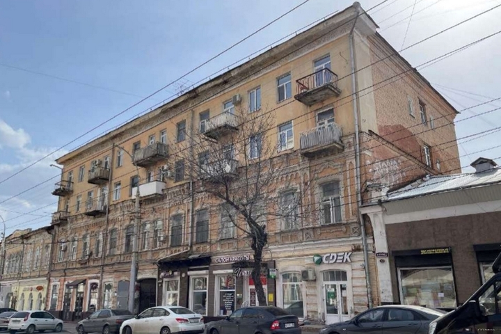 Дом на Московской, этажность которого увеличили в прошлом веке, претендует стать памятником (их общее число на центральной улице приближается к сотне)