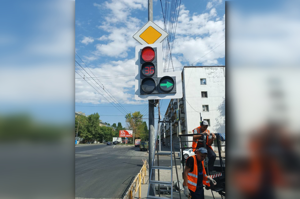 На одном из загруженных участков дорог в Саратове теперь можно поворачивать направо