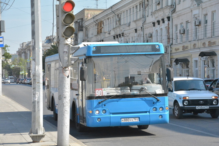 Сколько лет и где работали автобусы, которые возят жителей Саратова (грустная история в картинках о «новом» общественном транспорте мэрии)