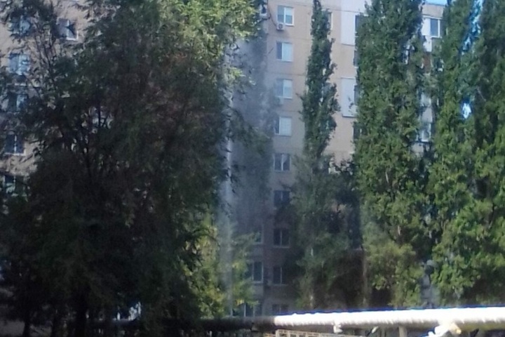 В Елшанке забил коммунальный фонтан высотой 9 этажей