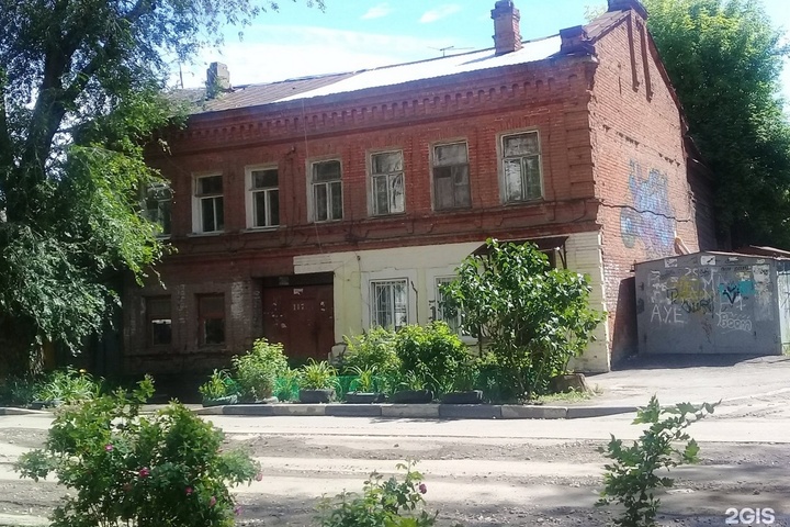 Эксперты отвергли возможность признания двух домов в центре Саратова памятниками, ещё один может стать выявленным