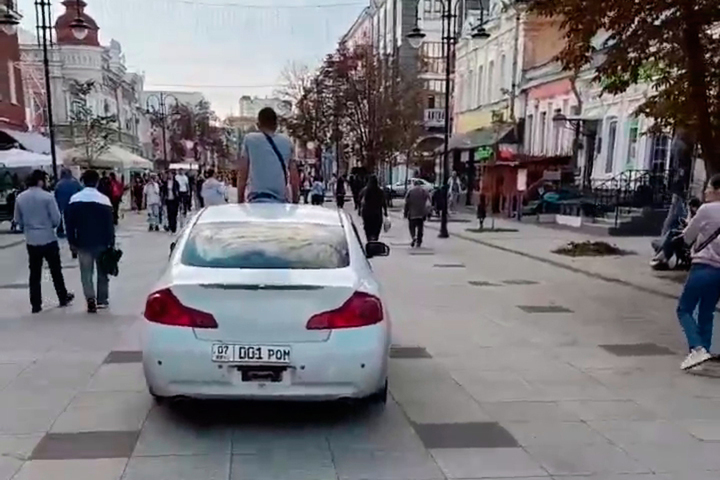 «Клоуны во всей красе!»: по проспекту Столыпина проехался автомобиль с киргизскими номерами