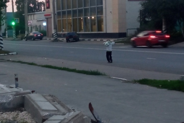 Дети в Балаково подключились к всероссийскому флешмобу с танцами на проезжей части. Их родителям пригрозили штрафом в 500 рублей