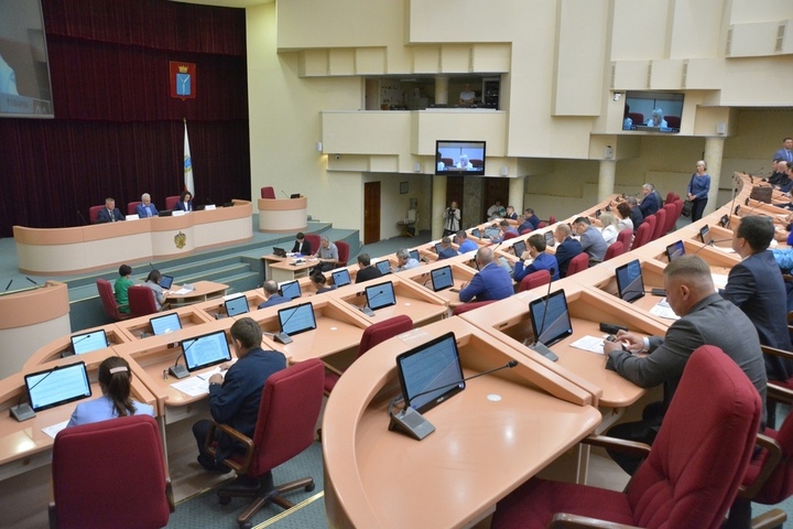 Саратовское правительство покупает 32 новые «Гранты» и 2 «Москвича»