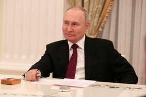 Владимир Путин поднял зарплату себе и высокопоставленным чиновникам (сколько они зарабатывают сейчас)
