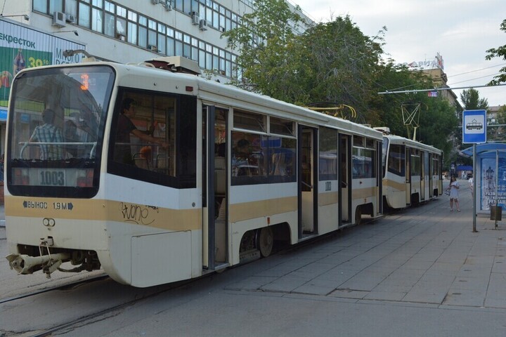 Утро саратовцев началось с массового простоя трамваев и троллейбусов