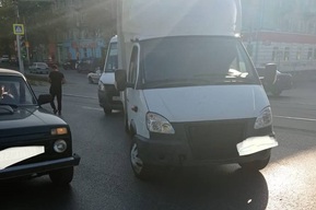 На проспекте Энтузиастов маршрутка попала в ДТП. Один из пассажиров доставлен в больницу