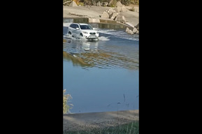 «Слабоумие и отвага»: очередной автомобилист «покорил» водопады на реке Большой Иргиз