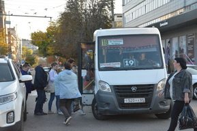 Поездка зампреда правительства в переполненной «ГАЗели»: на десять маршрутов должно выйти на 21 автобус больше