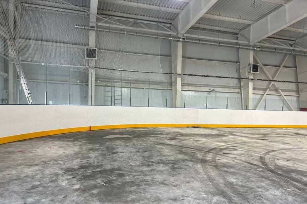 Спортшкола покупает машину для заливки льда за 17,8 миллиона для арены в Энгельсе: поставка может растянуться до конца года
