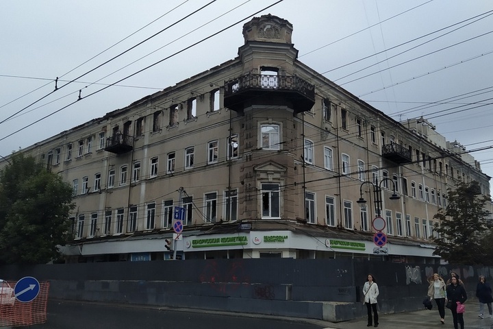 Сгоревшую гостиницу «Россия» на проспекте Столыпина отсудили у собственников и продадут с публичных торгов
