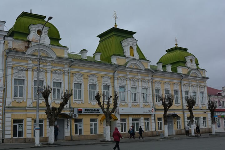 Дом на главной площади Вольска рекомендовано признать памятником, другой — исключить из списка выявленных ОКН