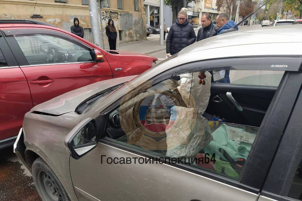 На улице Чернышевского столкнулись две легковушки, пострадал ребёнок