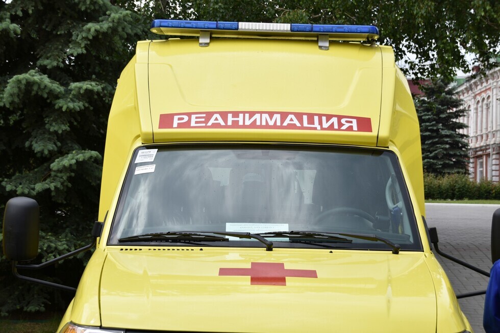 В Аткарске мужчина упал с высокой лестницы. Пострадавший скончался в больнице