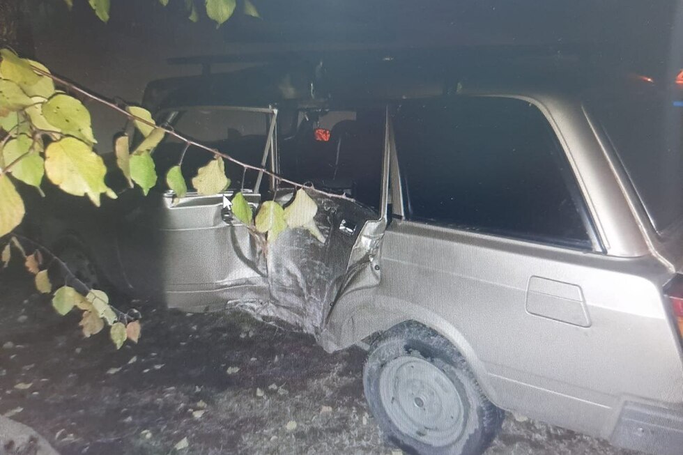 Ночное ДТП в Энгельсе: 19-летний водитель на «Жигули» въехал в дерево