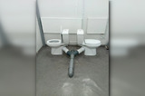«Совсем не смешно»: председатель комитета по социальной политике облдумы показал необычный туалет в дергачëвском ФОКе (фото)
