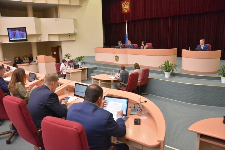 Депутаты собираются добавить 500 миллионов рублей в резервный фонд правительства и завести 2,5 миллиарда на крупнейший в стране ЦОД
