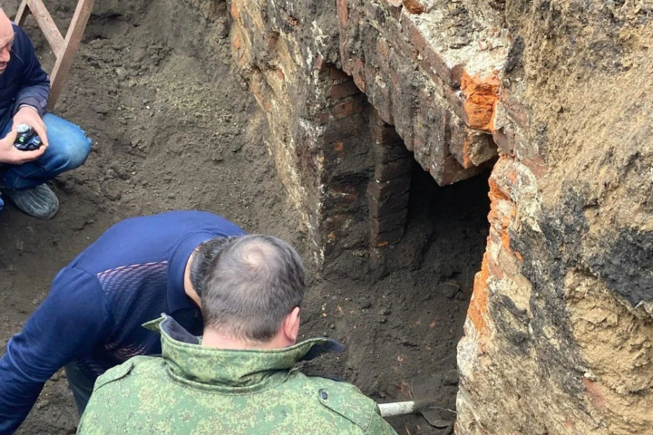 В Петровске рядом с жилым домом обнаружили монастырский склеп