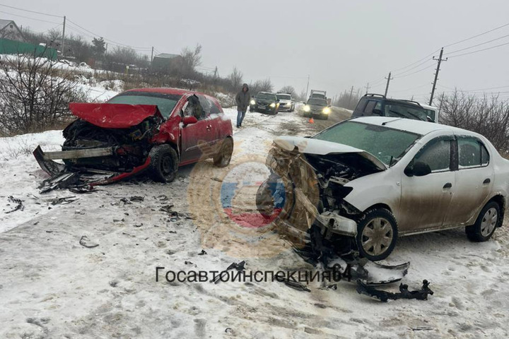 Снегопад. Четыре человека пострадали в аварии на Кумысной поляне