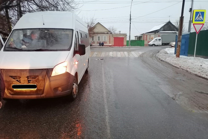 В Энгельсе «ГАЗель» сбила детей на пешеходном переходе, в Саратове под