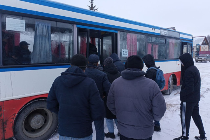 Чиновники проверили маршрут, следующий из Красного Октября до центра Саратова. Ранее жители рассказывали о «грабительских тарифах»