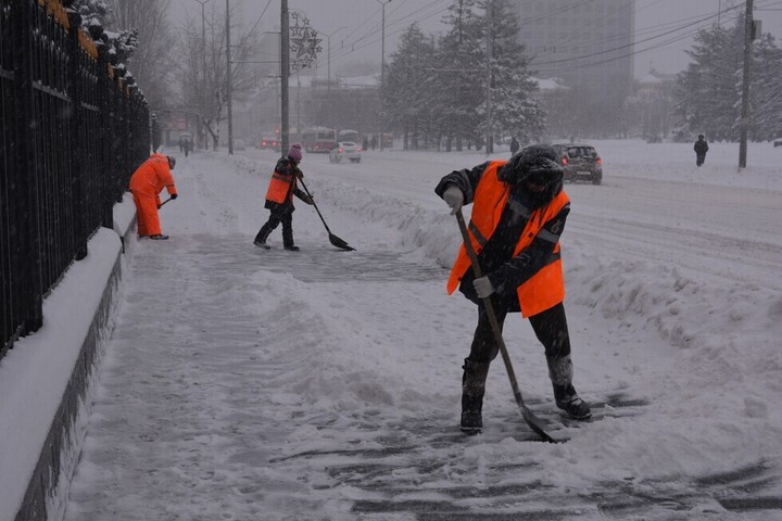 В регионе ищут больше двух десятков уборщиков снега на зарплату до 100 тысяч рублей
