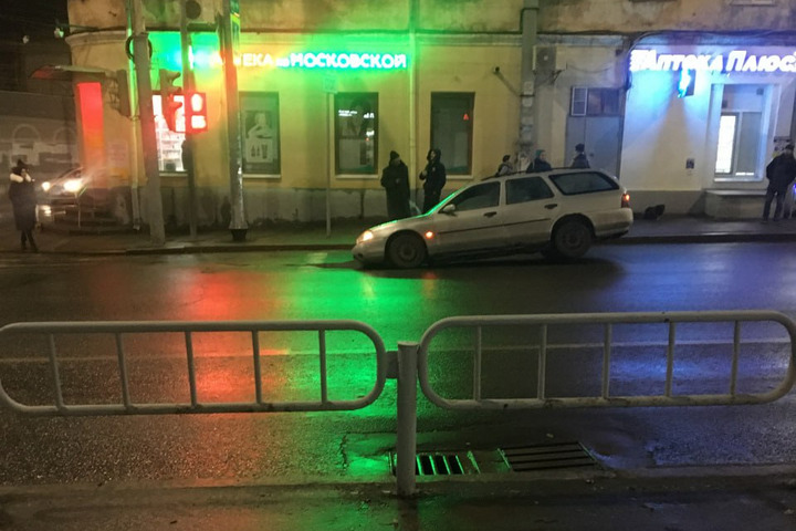 Вечером на улицах областного центра несколько машин попали в «западню»