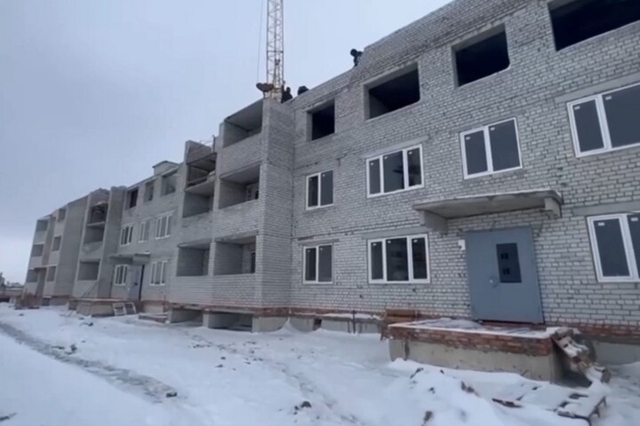 «Вы хотите кого подставить?»: депутат Госдумы упрекнул подрядчика в провальных темпах строительства домов по федеральной программе