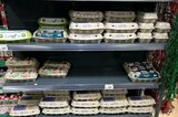 Яйца вновь оказались в топе самых подорожавших продуктов: цена за десяток почти достигла 100 рублей