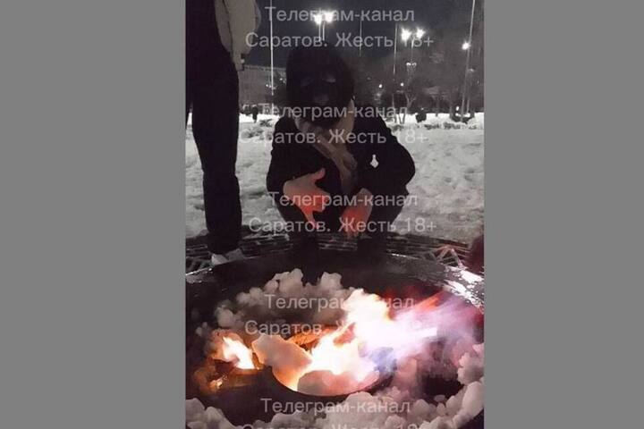 Подростки закидали снегом «вечный огонь» в Саратове: прокурор требует возбуждения уголовного дела