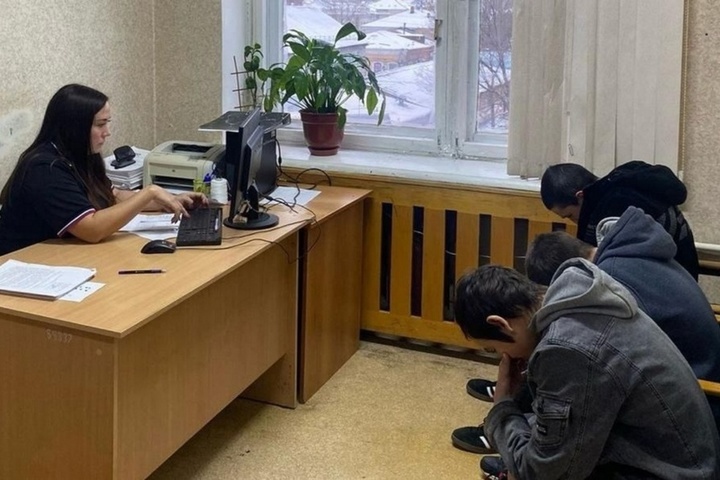 В Саратове задержаны трое подростков, закидавших «вечный огонь» снегом: самому старшему всего 13 лет