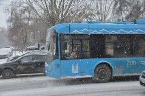 Гололёд. В Саратове не ходят троллейбусы по пяти маршрутам, в одном случилось короткое замыкание