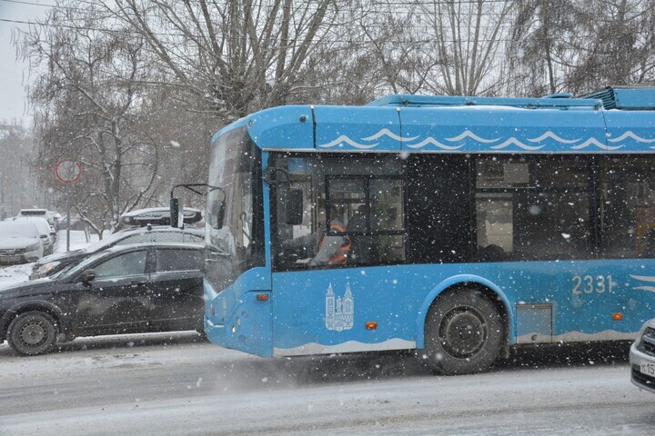 Гололёд. В Саратове не ходят троллейбусы по пяти маршрутам, в одном случилось короткое замыкание