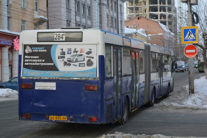 Один из автобусных маршрутов Саратов-Энгельс перестанет работать по выходным, расписание сокращено до минимума